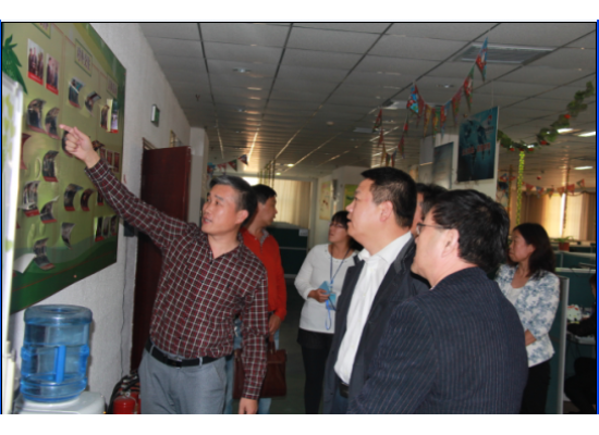 邢臺(tái)開發(fā)區(qū)副書記王憲明來我公司參觀考察